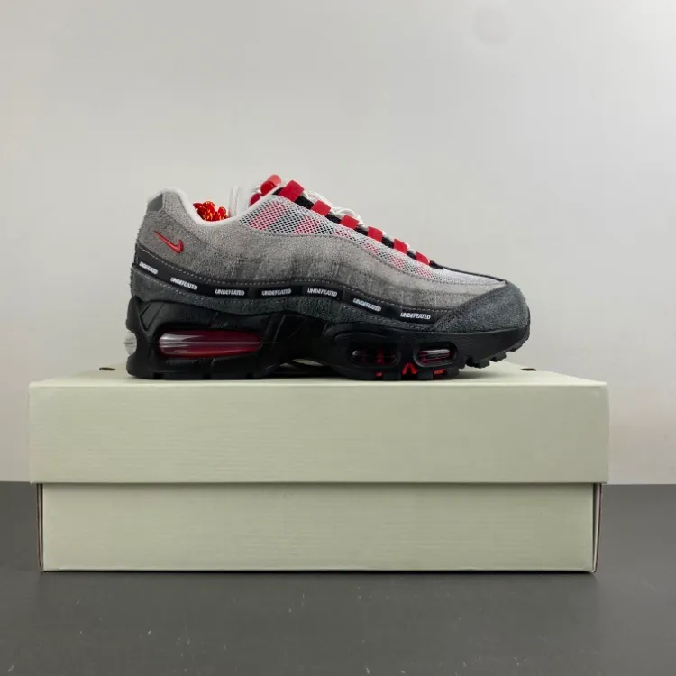 Undefeated x AM 95 'Tokyo Bright Crimson' Shoes Sneakers - nk0004949 - Image 3